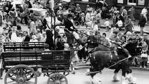 Getty Images A horse drawn wagon makes its way through Llandudno in 1990