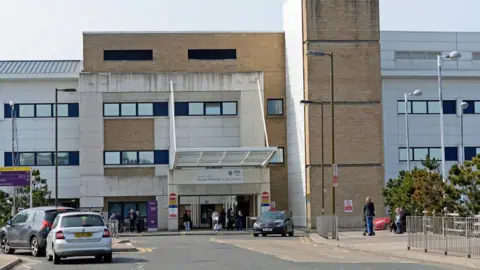 Getty Images The outside of the Royal Infirmary of Edinburgh, with a number of cars and pedestrians.