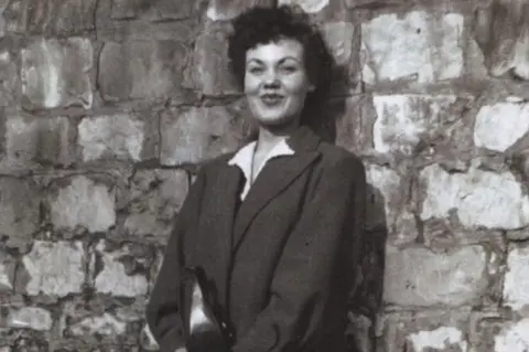 Cleo Laine in 1945