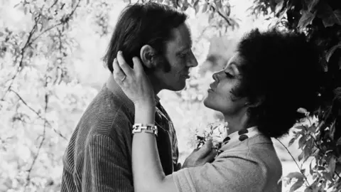 Getty Images John Dankworth and Cleo Laine pose for the cameras in 1970